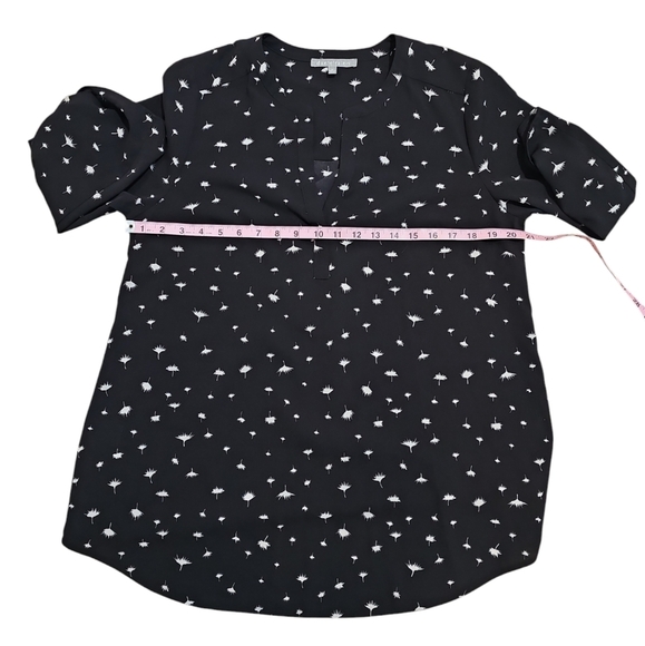 Daniel Rainn Women’s M Black White Dandelion Print Roll Tab Sleeve Blouse Preppy - Picture 7 of 8